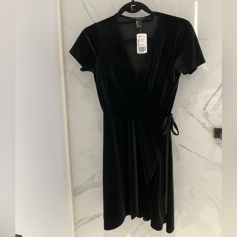 Short wrap velvet dress from Forever 21 - NWT